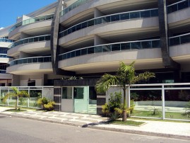 Grade em tubo redondo de alumínio,com pintura eletrostática na cor branca, com fechamento em vidro